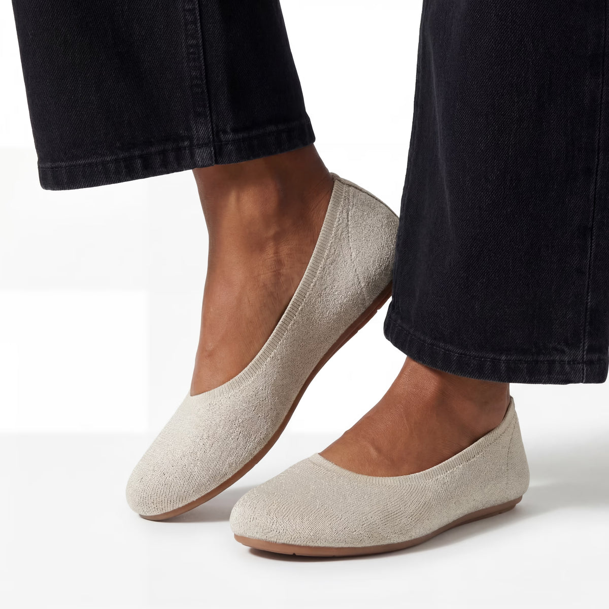 Meadow Round Flats (Clover) | Beige
